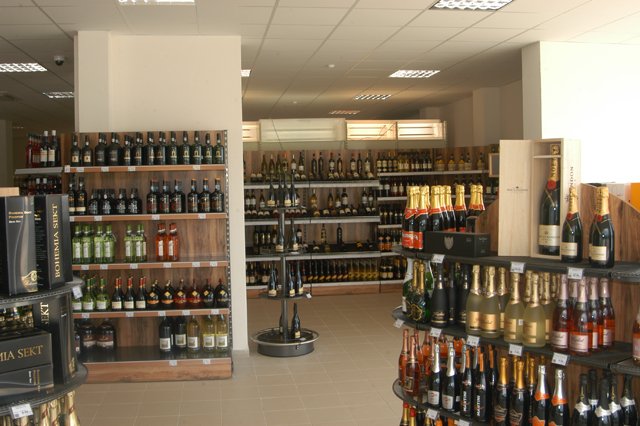 Rekonstrukce objektu bývalé celnice - prodejna Free one shop Folmava
