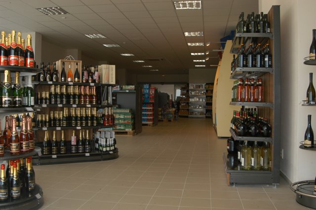 Rekonstrukce objektu bývalé celnice - prodejna Free one shop Folmava