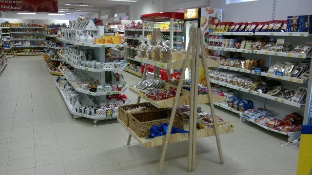 Rekonstrukce objektu bývalé celnice - prodejna Free one shop