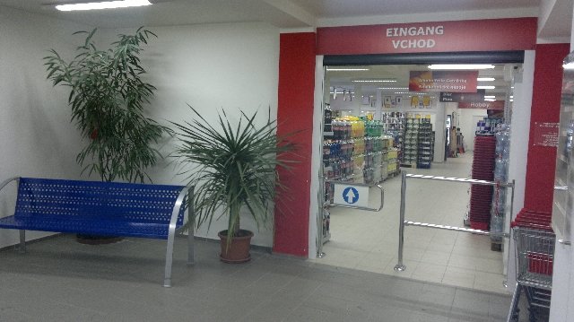 Rekonstrukce objektu bývalé celnice - prodejna Free one shop
