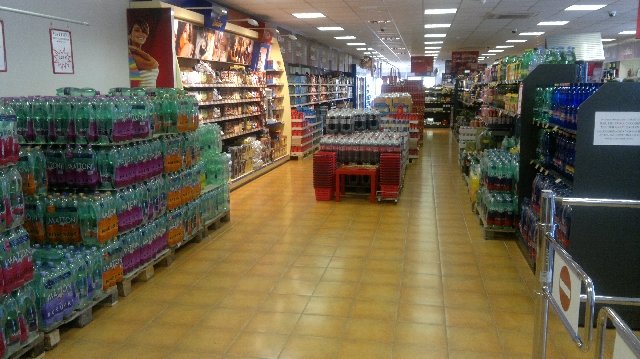 Rekonstrukce prodejní haly - prodejna Free one shop