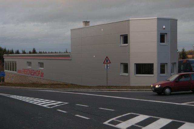 Rekonstrukce prodejní haly - prodejna Free one shop