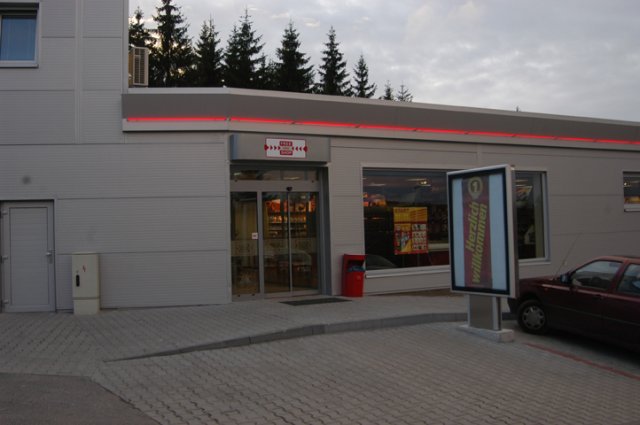 Rekonstrukce prodejní haly - prodejna Free one shop