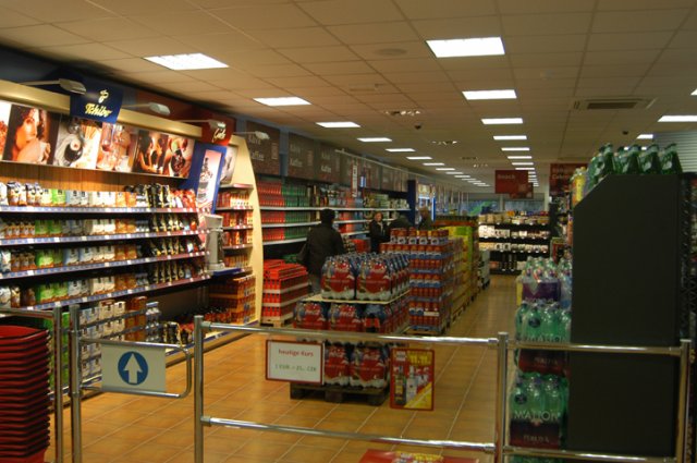 Rekonstrukce prodejní haly - prodejna Free one shop
