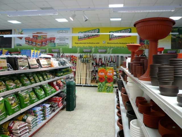 Rekonstrukce prodejní haly - Zahradnictví Free one shop